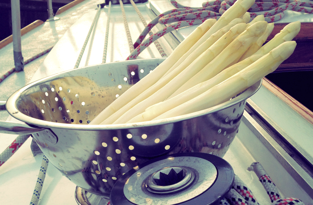 Spargel zubereiten ohne Spargeltopf Segeln und Camping