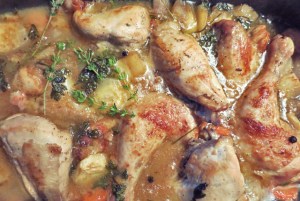 Coq au vin Hähnchenbrust Seglerküche, Segelrezepte Camping.