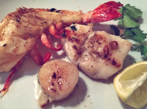 Den Fisch und die Meeresfrüchte schon etwas vorher aus der Kühlung nehmen.