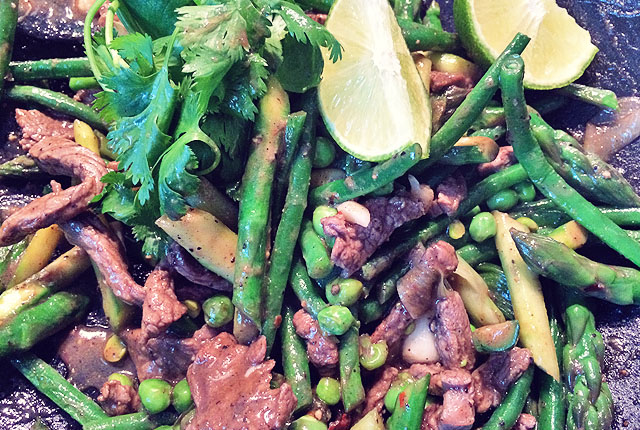 Wok Frühling fertig mit Limetten