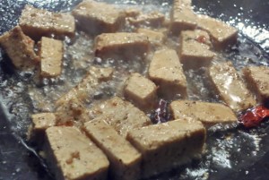 Was kochen beim Segeln oder in der Kombüse? Tofu.