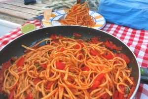 Puttanesasca Bordrezept: Was kochen beim Segeln und in der Kombüse?