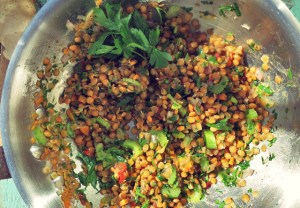 Linsensalat. Was kochen beim Segeln, in der Kombüse oder Camping?