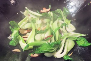 Wok Nudeln. Was kochen beim Segeln und in der Kombüse?