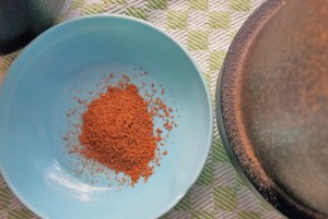 Kochen und Backen auf Segelboot -Yacht und in der Kombüse