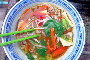 Bordrezepte Segeln asiatischer Eintopf mit Schweinehack und Pak Choy