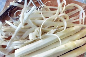 Spargelsuppe mit Aal Spargelschalen Bordküche Segeln