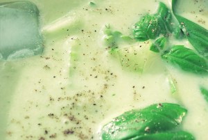 Schnelles Bordrezept geeiste Gurkensuppe mit basilikum