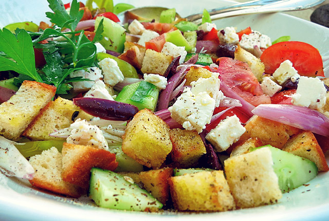Panzanella, griechisch im Cockpit Segeln
