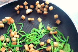 Croutons für Vichyssoise Sommersuppe