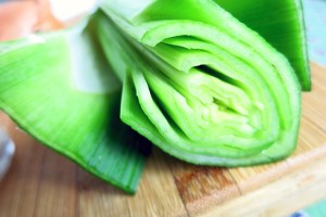 Einfache Sommersuppe Vichyssoise Lauch, gewaschen