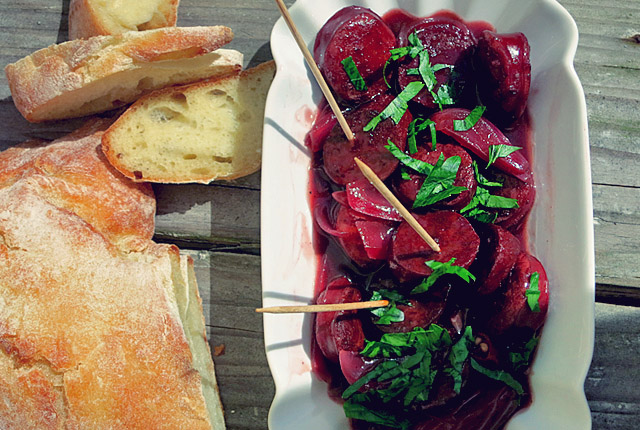Tapa für Segler: Chorizo en tinto in pommes schale