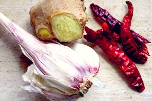 Kochen an Bord: alle Gewürze auf Brett