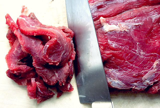 Flank Steak quer zur Faser geschnitten