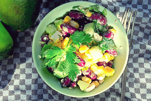 Segel-Tapa: Kidneybohnen Mais Feta Salat
