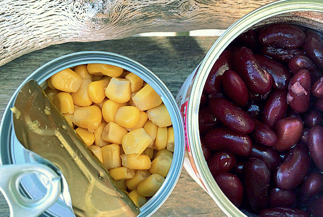 Segel-Proviant: Mais und Bohnen Konserven