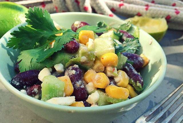 Kochen an Bord: Kidneybohnen Mais Feta Salat