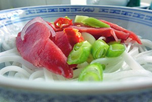 Bord-rezept: Pho Bo mit Rind, Chili und Lauch