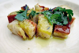 Brot für Ribollita Bordrezept anbraten