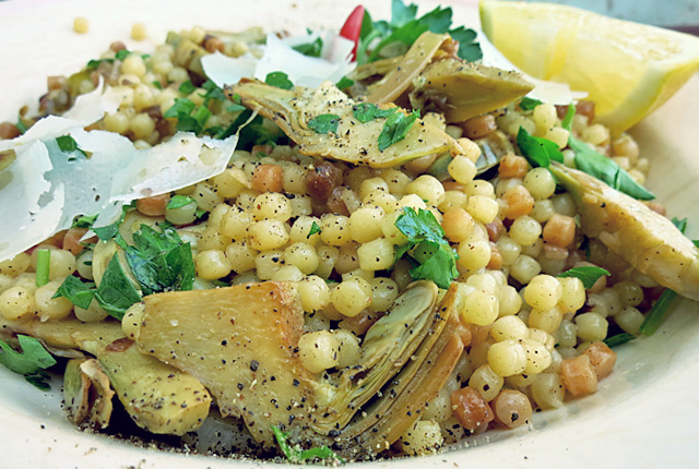 Kochen an Bord: Sardische Fregula mit Artischocken