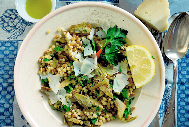 Sardische Fregula vegetarisch mit Artischocken