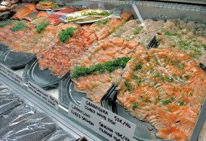 Graved Lachs auf dem Hakaniemi Markt Helsinki