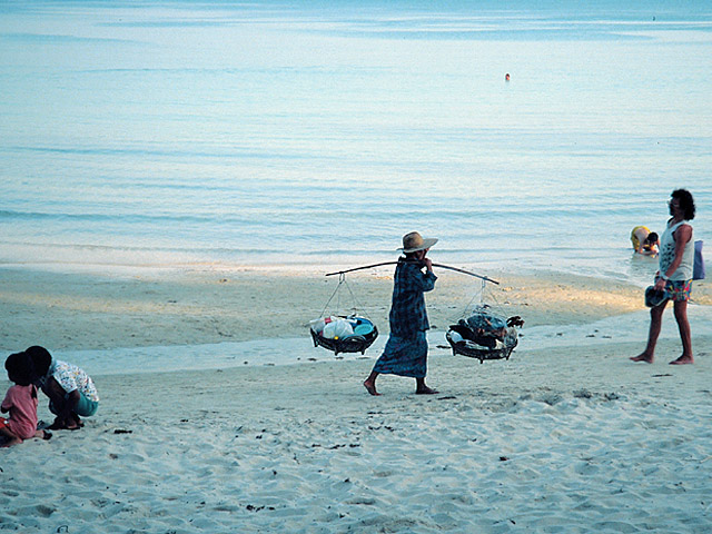 Strandküche: Verkäuferin in Thailand