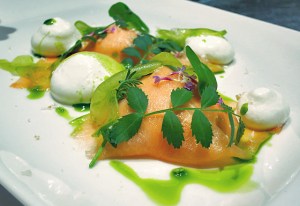 Die See kocht finnisch: Lachs, lachsmousse, Meerrettich Schaum,