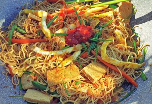 Bami Goreng Vegetarisch in Wok Pfanne