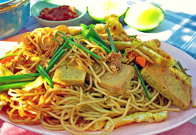 Bordküche: Bami Goreng vegetarisch mit Tofu