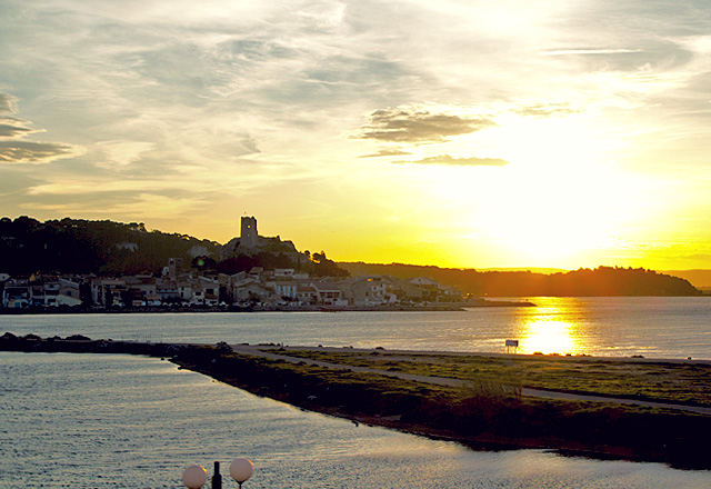 Languedoc Hafen Gruissan Abendstimmung Foto: Landyachting