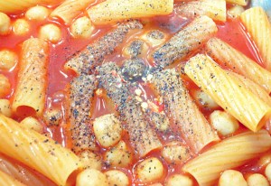 Kichererbsen Pasta One-Pot mit Gewürzen