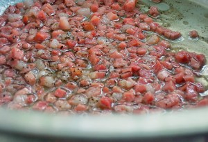 Speck sanft anbraten für Speckkraut Salat