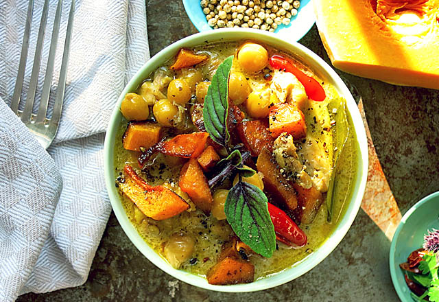 Gelbes Curry Kuerbis Kichererbsen Kurkuma