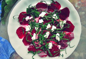 Rote Bete Carpaccio mit Ziegen Kaese