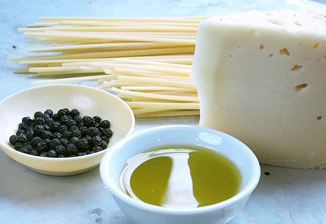 Cacio e Pepe mit Olivenöl