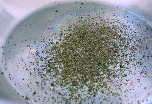 Pfeffer in Sauteuse für Cacio e Pepe