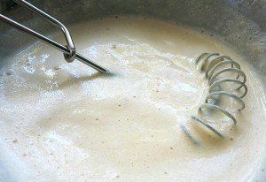 Holunder Kuechle Teig fertig Eischnee