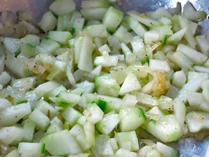 Gurkenstampf mitZwiebeln zubereitung