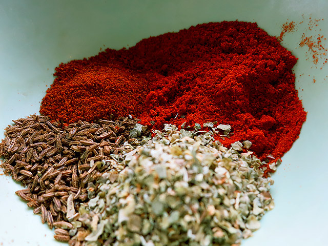 Wirtshausgulasch Gewuerze Paprika Kümmel Majoran