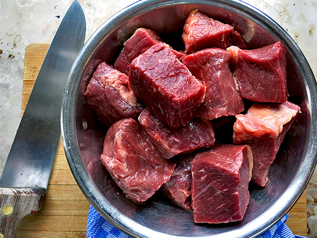 Wirtshausgulasch magere Rindfleisch Wuerfel