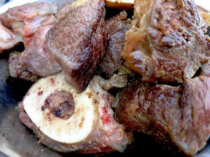 Wirtshausgulasch Rinderwade mit Beinscheibe