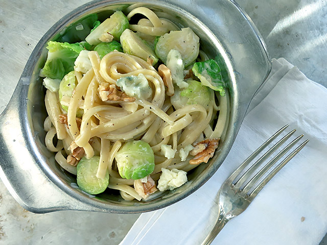 Rosenkohl Pasta mit Walnuss-Käsesauce: Hello Snow! Der Winter kann ...