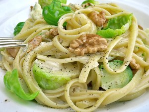 Winter Pasta mit Walnuss Rosenkohl Käsesahne