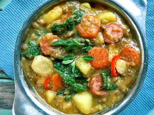 Linsensuppe mit Mett Wurst Möhren Wirsing