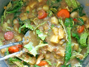 Linsensuppe mit Wirsing und Wurst