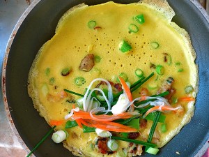 Banh xeo einseitig belegt