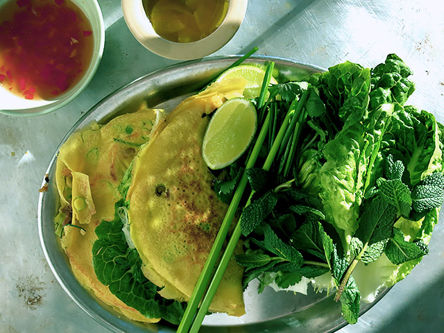 Banh xeo variante mit Vielen Kräutern