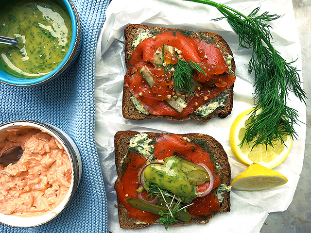 Graved WildLachs und Dips Roggenbrote