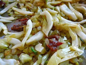 Anchovis in Pfanne mit Fenchel